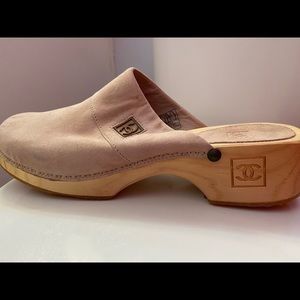 Chanel block heel size 39 beige mules/clogs